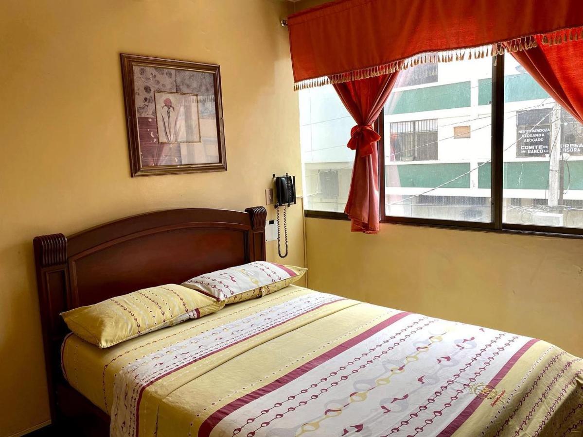 Hostal Montesa グアヤキル エクステリア 写真