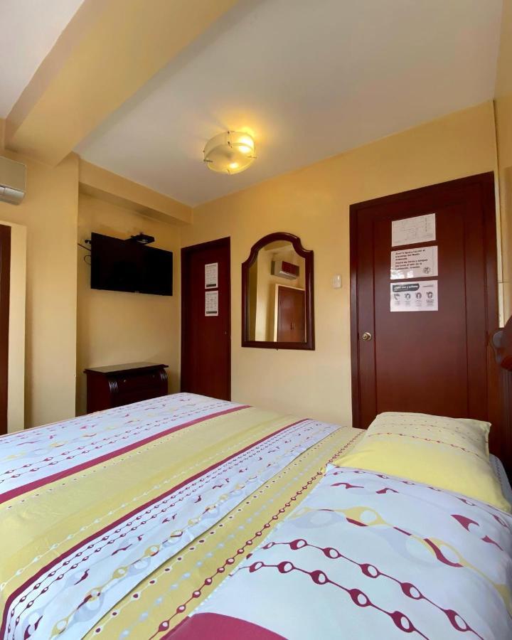 Hostal Montesa グアヤキル エクステリア 写真