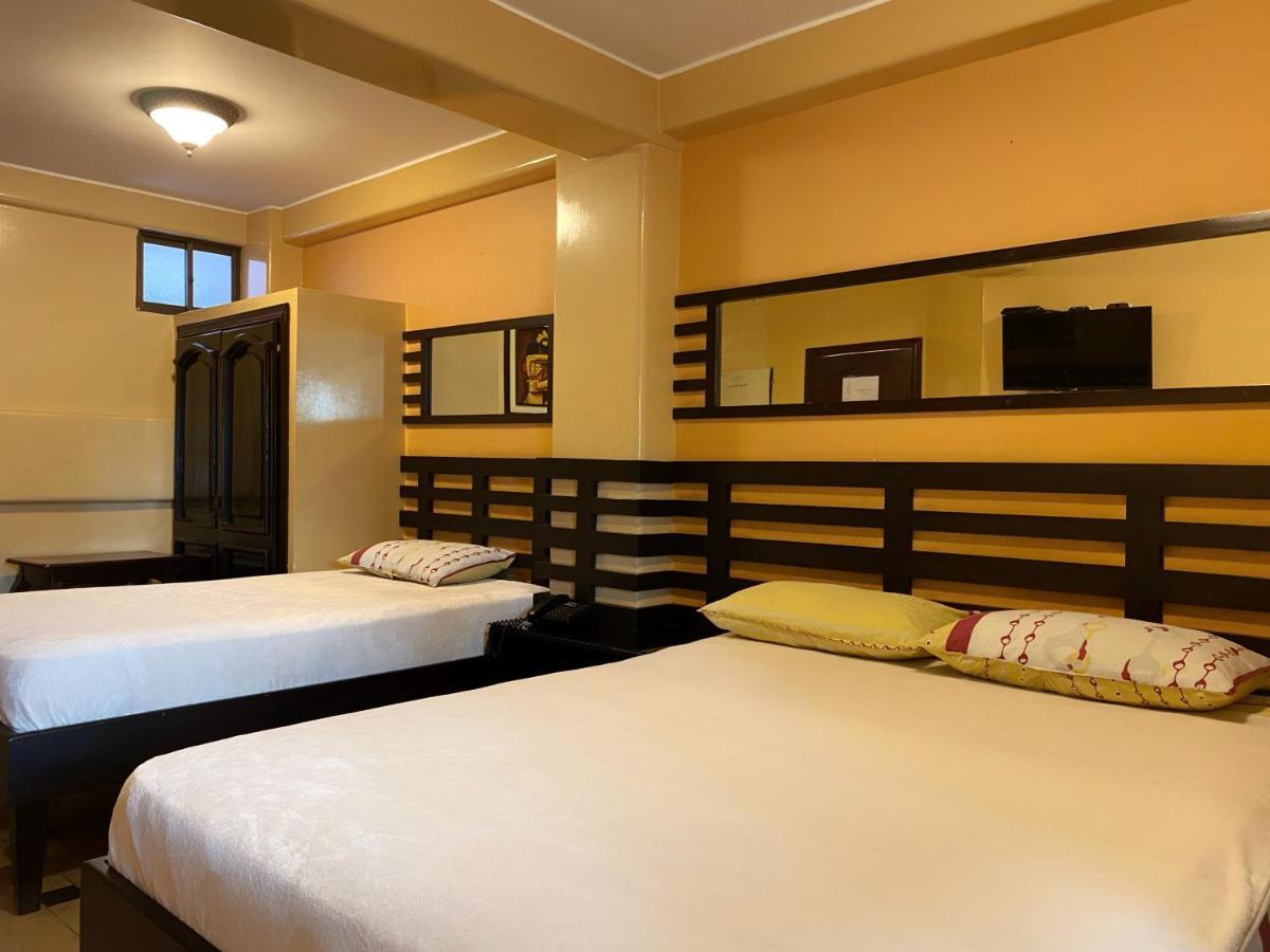 Hostal Montesa グアヤキル エクステリア 写真