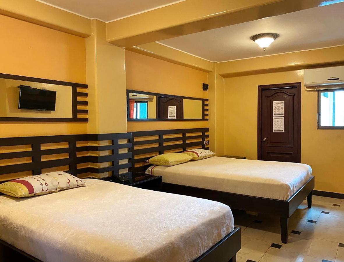 Hostal Montesa グアヤキル エクステリア 写真
